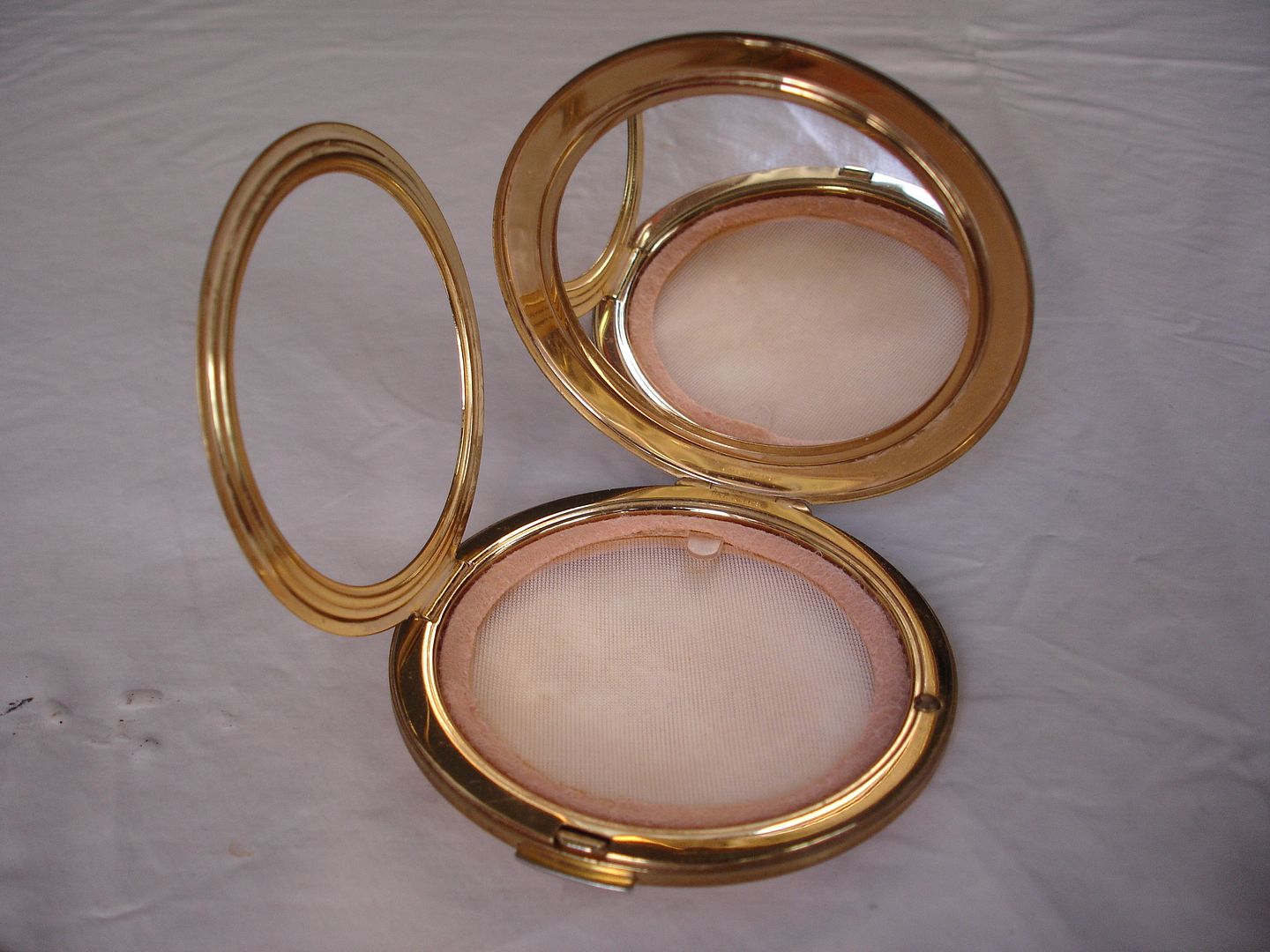 Stratton: polveras y accesorios de belleza de estilo british - EL